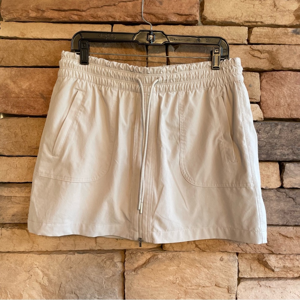 Athleta beige zipper detail actuve skort Women 12 Like New